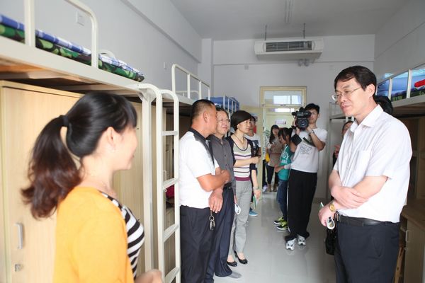 淄博师专2012级新生入学报到